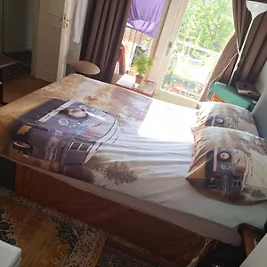 Homey Budget Bedroom Homestay